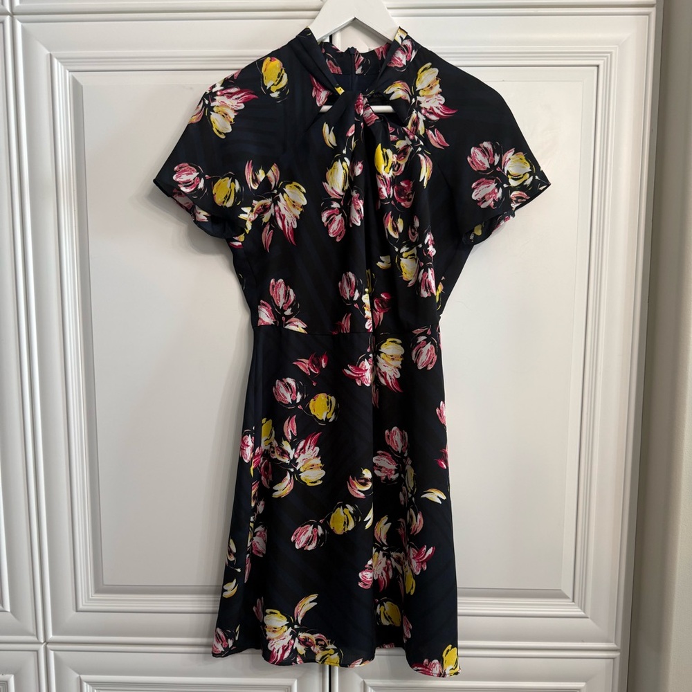 Banana Republic Factory Women’s Size 4 Petite Black Floral Short Sleeve Dress